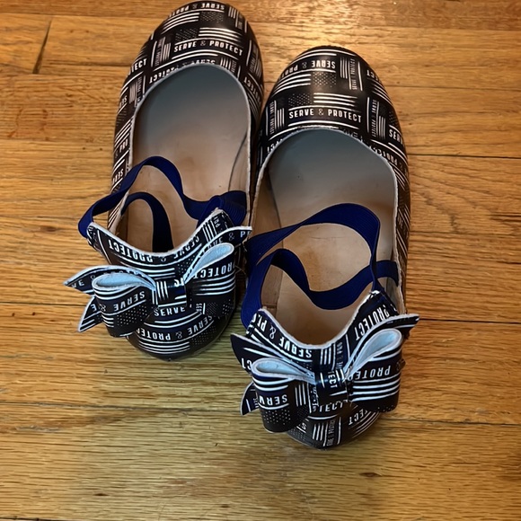 NWOT Never worn Blue-line Bow Back Flats Monkey Feet - Picture 2 of 3